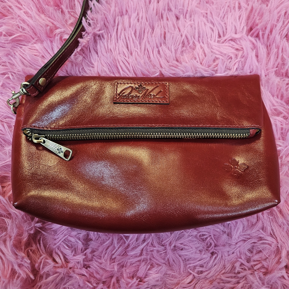 PATRICIA NASH: VALERIE GLAZED LEATHER FOLDINGWRISTLET. BERRY RED.